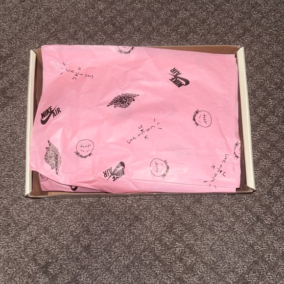 Travis Scott Jordan 1 Low “Reverse Mocha” - Picture 3 of 9